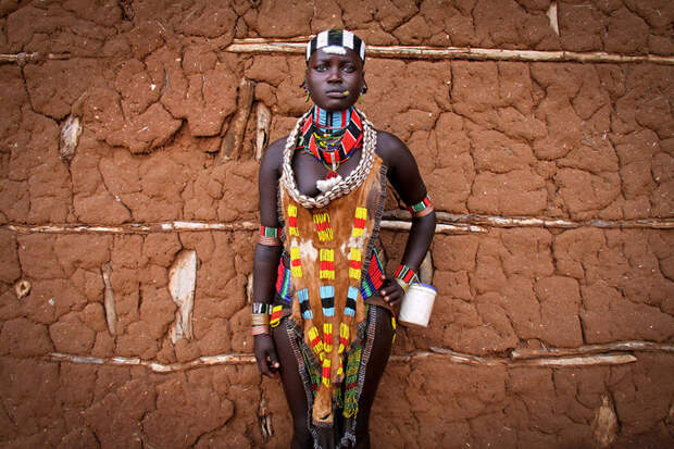 Грациозная женщина племени Хамар, Южная Эфиопия вокруг света, путешествия, фотография