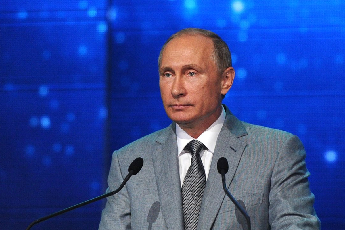 Путин подписал закон о поддержке семей с детьми