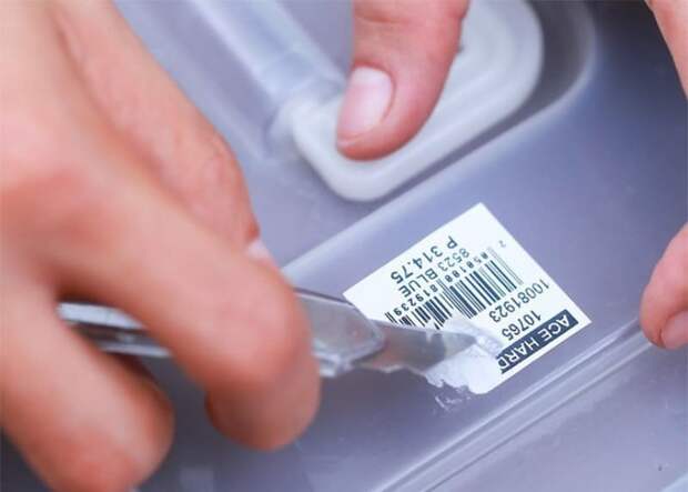 Как убрать следы от этикетки на пластике?
