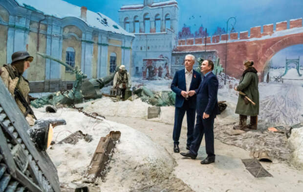 Собянин посетил экспозицию "Подвиг народа" в Музее Победы