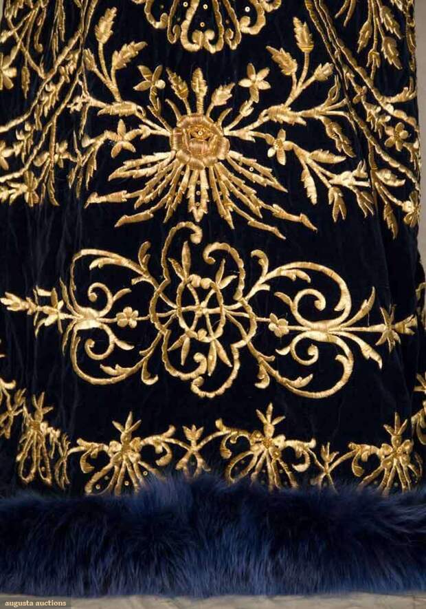 DETAIL OF THE OTTOMAN EMBROIDERED CAFTAN, 19TH C: 