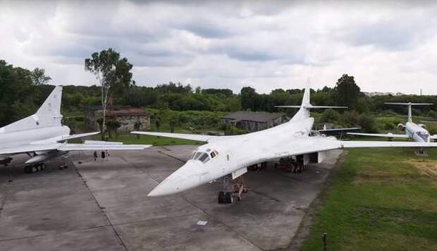 Заслуженный летчик Попов: бомбардировщик Ту-160М не оставит шансов вражеским истребителям