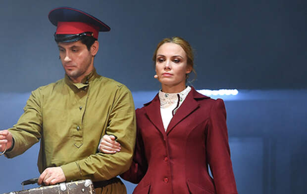 Богатырев отказался выходить на одну сцену с Арнтгольц и едва не сорвал спектакль