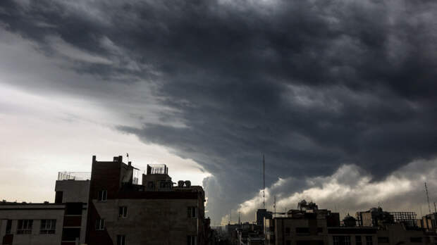 Взрывы на нефтехранилищах в Иране могут вызвать кислотные дожди