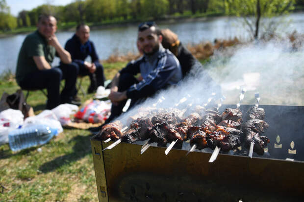 При выборе мяса на майских праздниках россияне предпочитают свинину и курицу