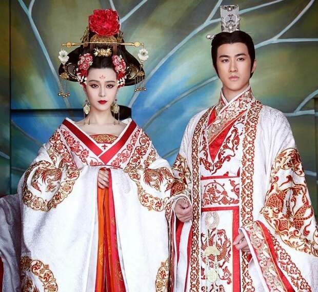 17 of Fan Bingbing's most stunning costumes in The Empress of China Plus a link to a Korean historical drama with english subtitles.: 