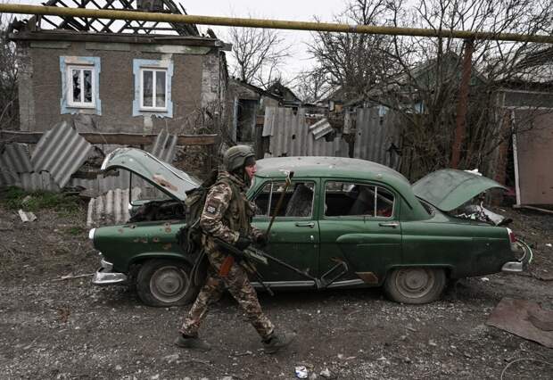 В Вооруженных силах Украины пожаловались на чрезвычайно тяжелую обстановку в городе Часов Яр под Донецком. Власти ДНР сообщили об успехах российской армии в этом населенном пункте.-3