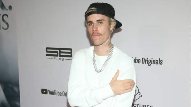 Что это было? Знаменитости высмеяли Джастина Бибера за странное выступление