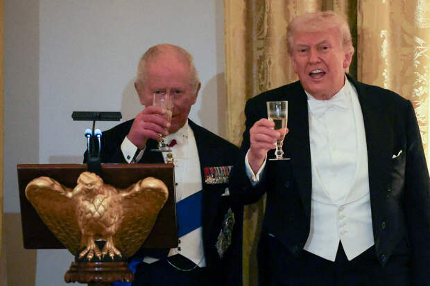 Макрон оценил шутку Карла III на ужине с Трампом