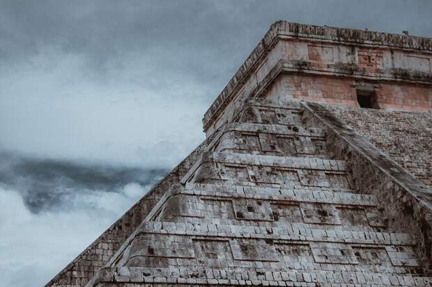 Как археологи расшифровали древние надписи майя