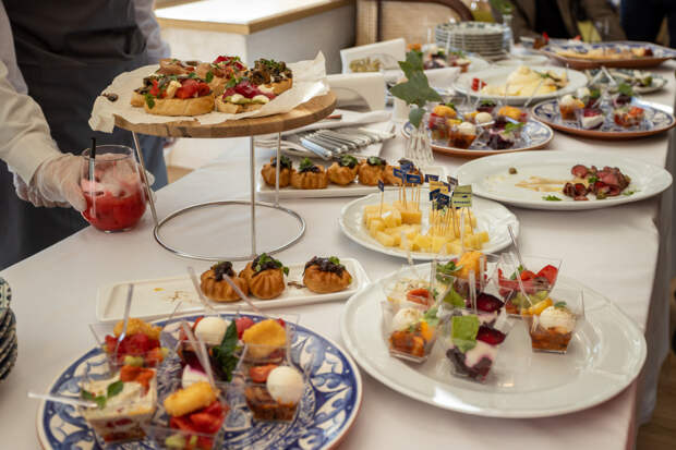 Шеф тульского ресторана "Территория" Евгений Тимофеев рассказал, каким должен быть вкусный и полезный новогодний стол