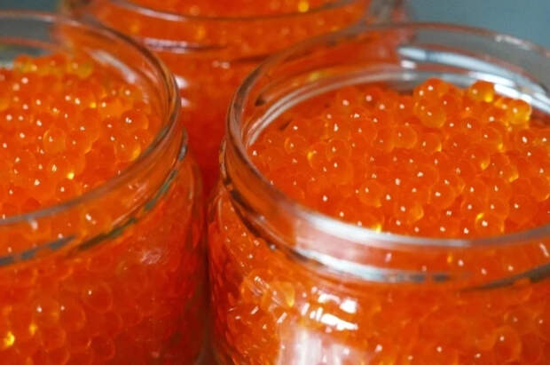 Биохимик Ходос рассказал, как выбрать хорошую икру