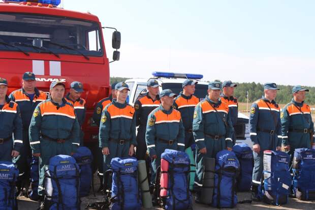В Шилку и Чернышевск направили 34 спасателя и вертолёт Ми-8