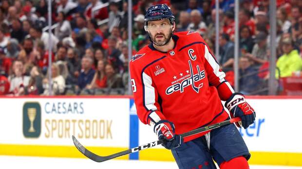 Овечкин номинирован на награду «Кинг Клэнси Мемориал трофи»