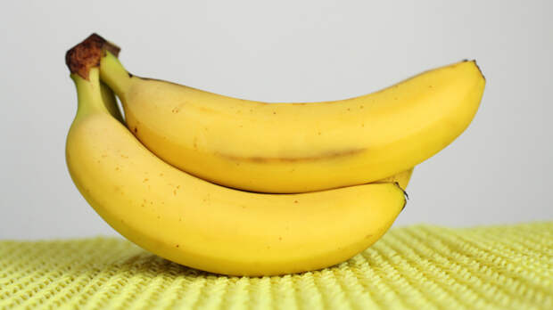 Съел банан — уснул крепче: фрукт, который реально улучшает сон