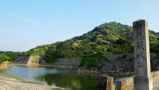 Все что осталось на данный момент от влиятельной столицы клана Мори (Замок Сидзуки, Япония). | Фото: viagens.sapo.pt.