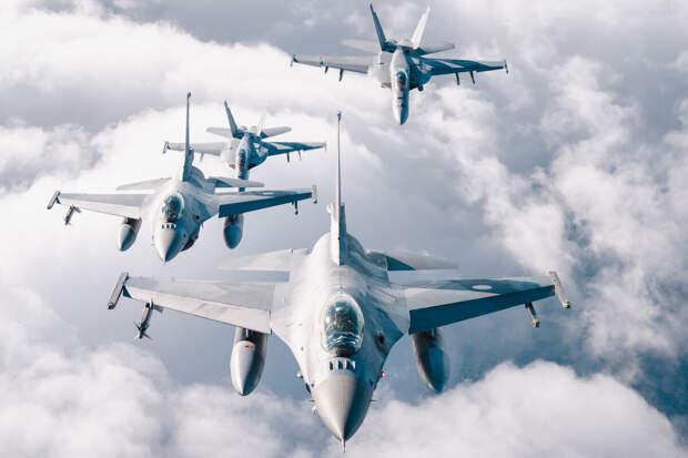 Экс-генерал ВСУ Романенко: США заставляют ЕС сдвигать сроки поставок F-16 Киеву