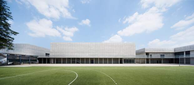 tokyos-waseda-university-senior-high-school-features-an-industrial-kubrick-esque-campus-that-is-nearly-all-gray