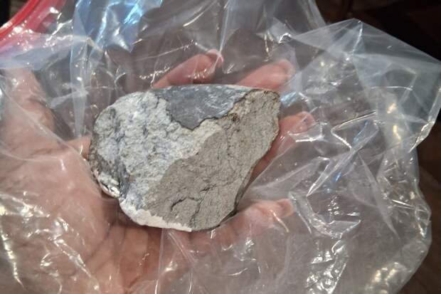 Кусок метеорита пробил крышу двухэтажного дома в Хьюстоне