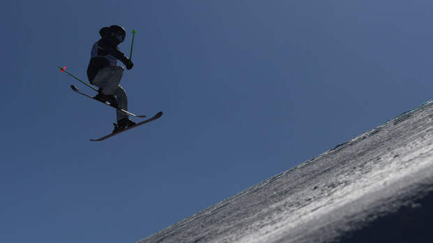 Нейтральный статус от FIS получили еще пять лыжниц и три тренера