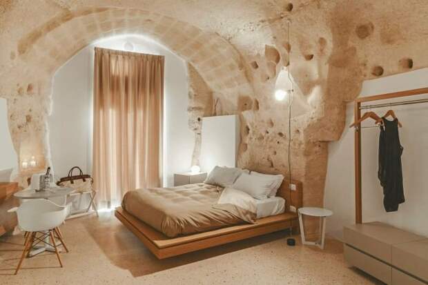 Необычный отель в Италии, высеченный в скале
