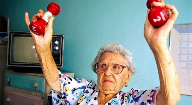 «Суррогатная внучка»: жизнь американских пенсионеров в объективе Наоми Харрис