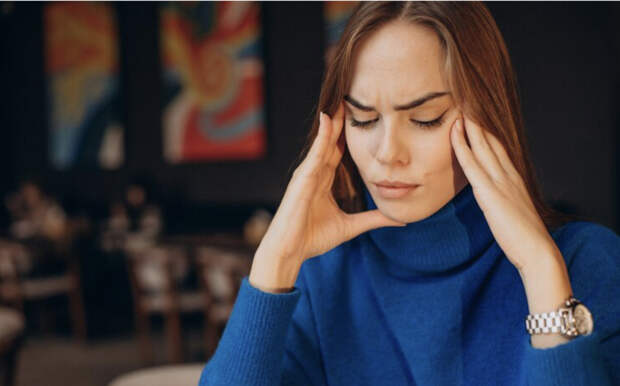 Невролог Виноградова заявила, что мигрень может спровоцировать парфюм