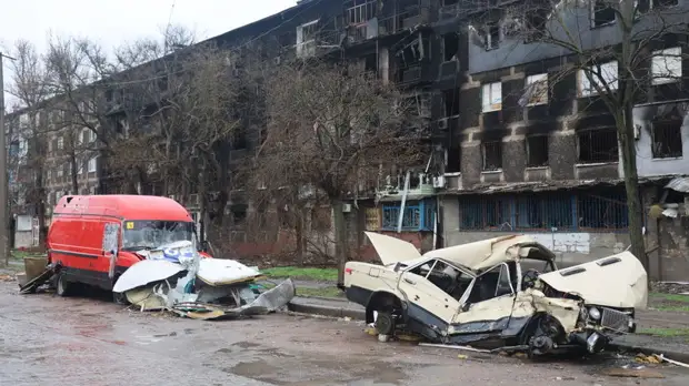 RT публикует снятое с высоты птичьего полёта видео городских боёв в Мариуполе