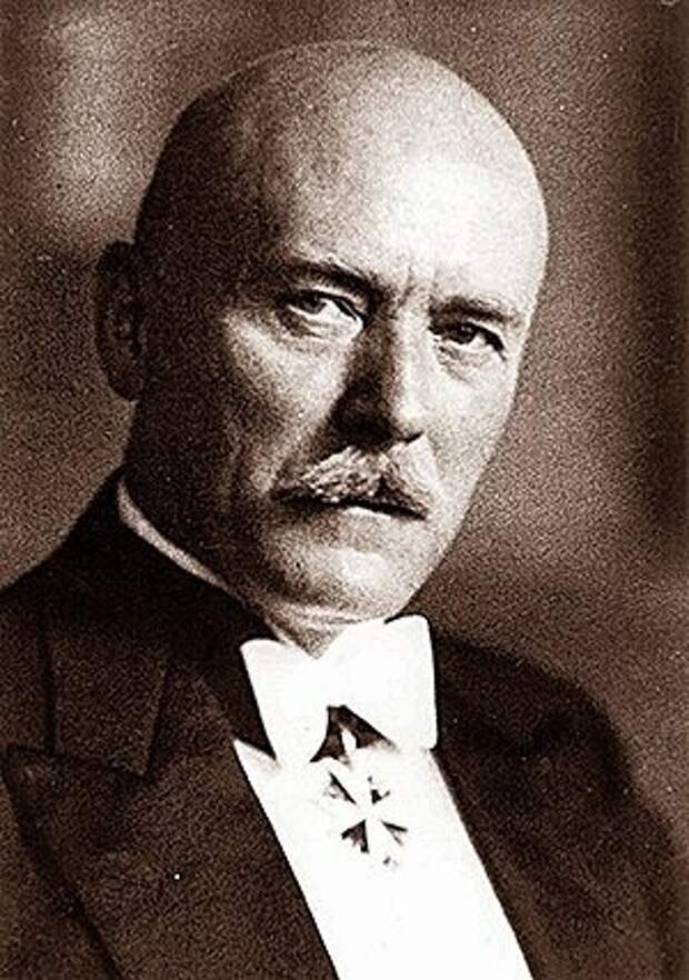 Вернер фон дер Шуленбург - посол Германии в СССР. Участник заговора 20 июля против Адольфа Гитлера. 10 ноября 1944 года был казнён через повешение. /фото реставрировано мной, изображение взято из открытых источников/