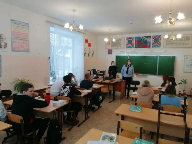 Сотрудники полиции Невьянска провели в вечерней школе лекции 