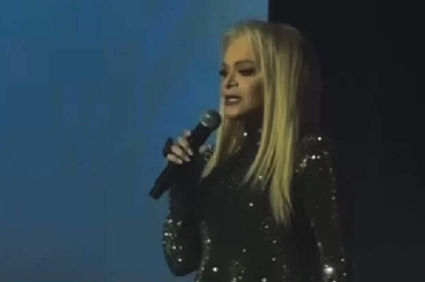 Врач Новоселов назвал возможные причины болей в позвоночнике как у Долиной