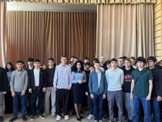 Сотрудники Центра по противодействию экстремизму МВД по КЧР провели встречу с учащимися технологического колледжа г. Черкесска