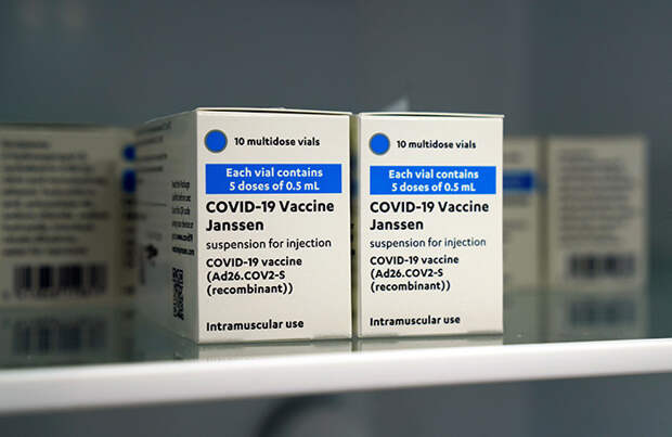 Двойной скандал вокруг западных вакцин от коронавируса