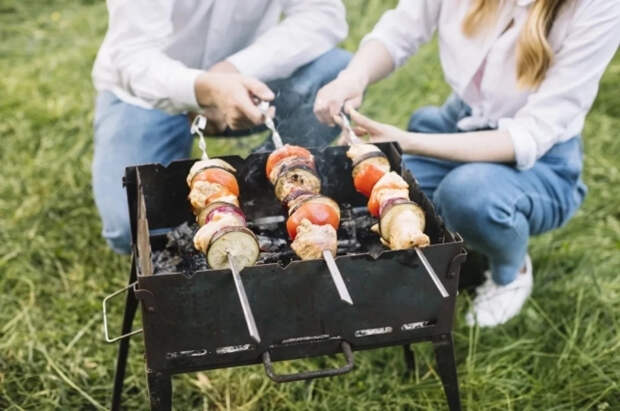 Эксперт Мальцев рассказал, как правильно выбрать мясо и маринад для шашлыка