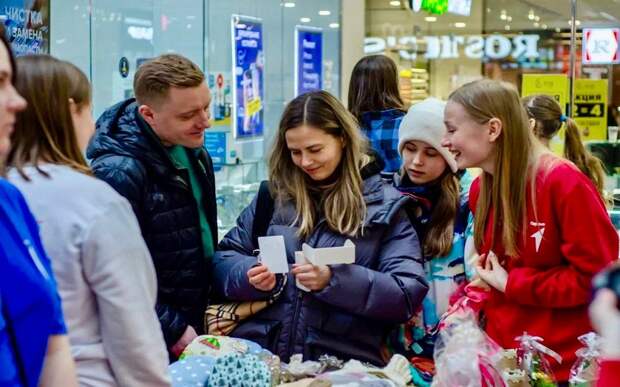 Денис Боков посетил благотворительную ярмарку "Движения Первых"