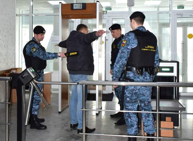 Рязанские судебные приставы предотвратили пронос более 3,5 тысяч опасных предметов