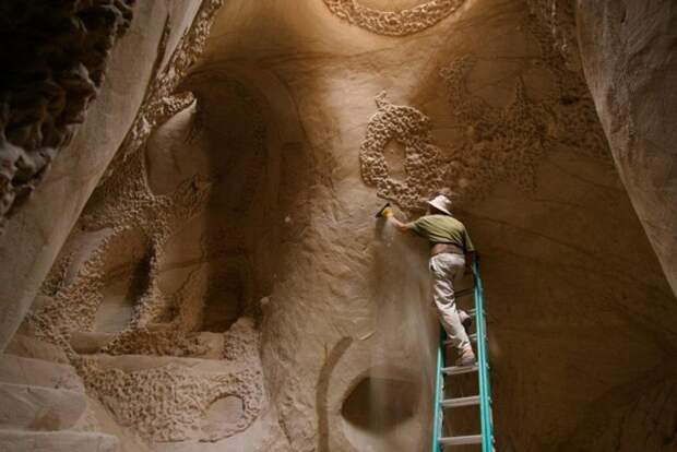 Фотография: 25 лет в полном одиночестве он создавал подземный сказочный мир №18 - BigPicture.ru