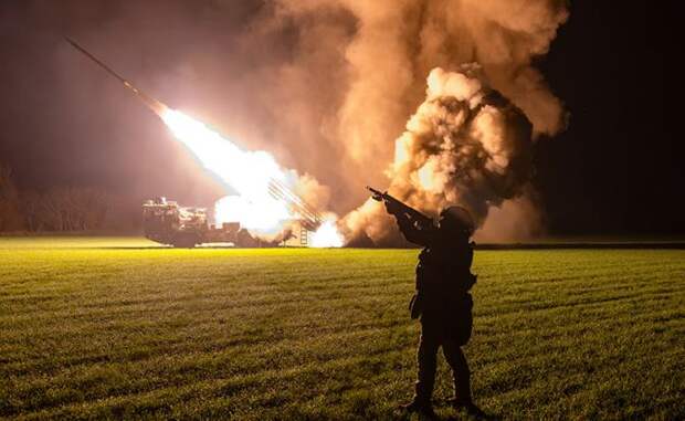 «Сырский допрыгался. Снял войска, а теперь орет: Почему русские Запорожский фронт взломали?!»