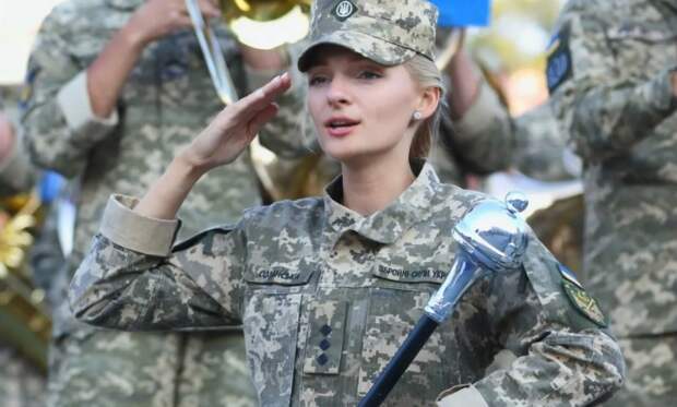 На Украине с 1 октября начнут призывать женщин в армию 