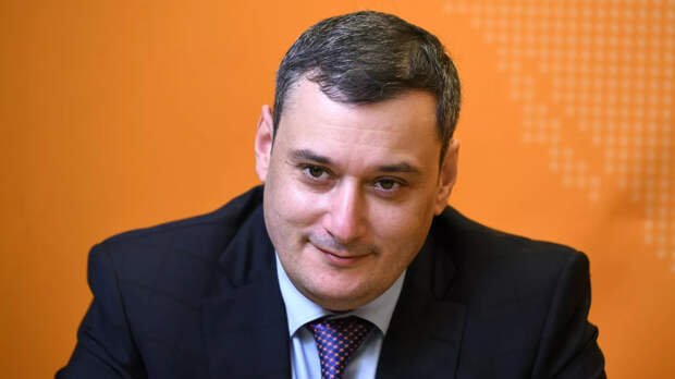 Хинштейн отправил врио министра природных ресурсов копать бурьян в парке