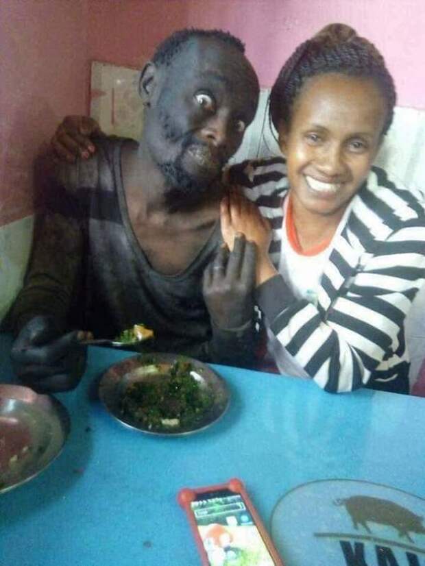Женщина из Кении нашла своего друга на улице