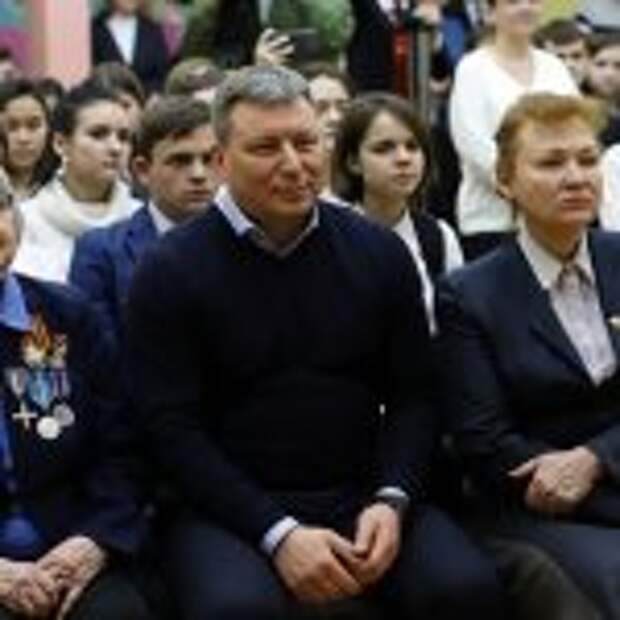 Андрей Метельский поздравил ветерана ВОВ, члена ЕР Ксению Ольхову с 90-летием. Фото: Михаил Москвитин/www.moscow.er.ru