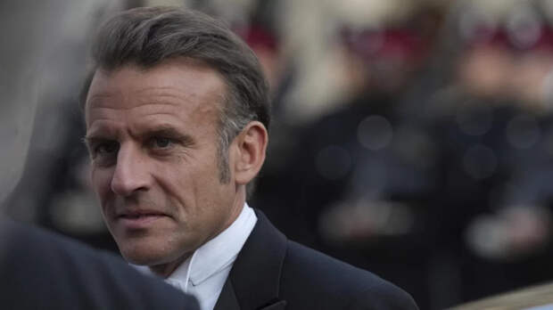 Опрос Odoxa: почти три четверти французов требуют отставки президента Макрона