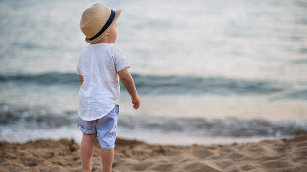 Первые шаги к морю: эмоциональная и игровая подготовка малыша к отпуску