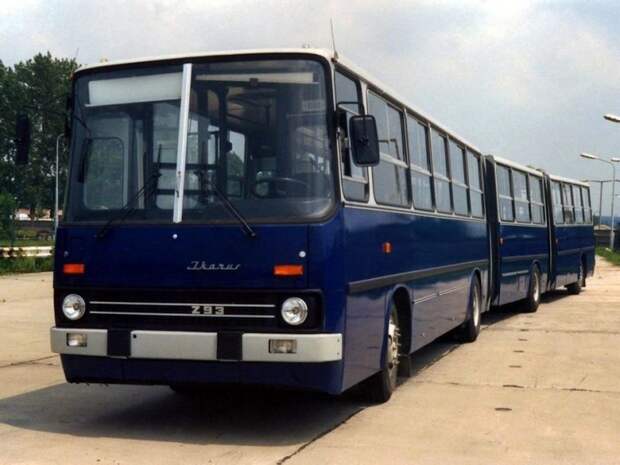 В первой итерации Ikarus-293 носил окраску городских автобусов Будапешта, где проходил испытания без пассажиров. Заводское фото Ikarus 293, авто, автобус, автомобили, икарус, общественный транспорт, транспорт