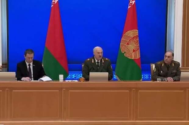 Лукашенко: Белоруссия готовится к возможным военным конфликтам, но против войны