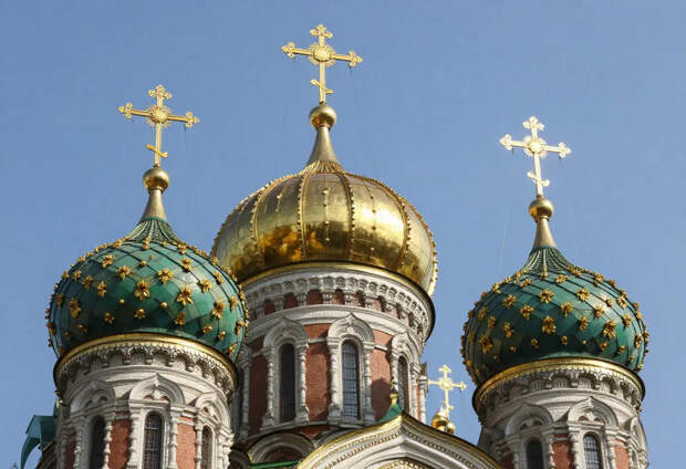 Можно ли оценивать храмы в приложениях, объяснил священник Ильяшенко