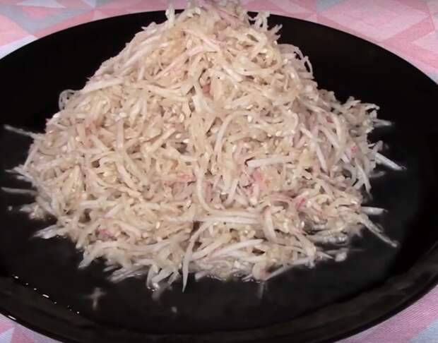 Простой салат из редьки