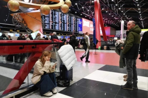 Аэропорт Шереметьево временно закрыли для прилетающих самолетов