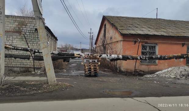 Жителей Кувандыка возмутила прогнувшаяся теплотрасса и общее состояние города